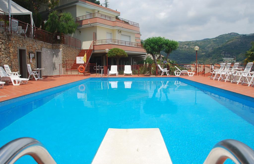 Residence Green Park Ventimiglia Esterno foto