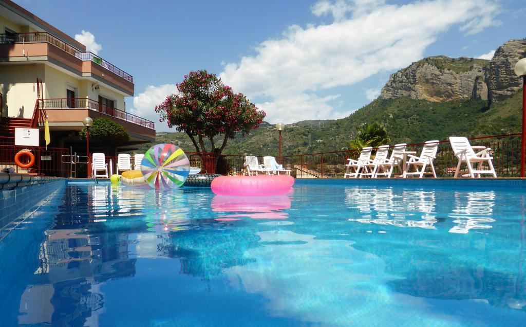 Residence Green Park Ventimiglia Esterno foto