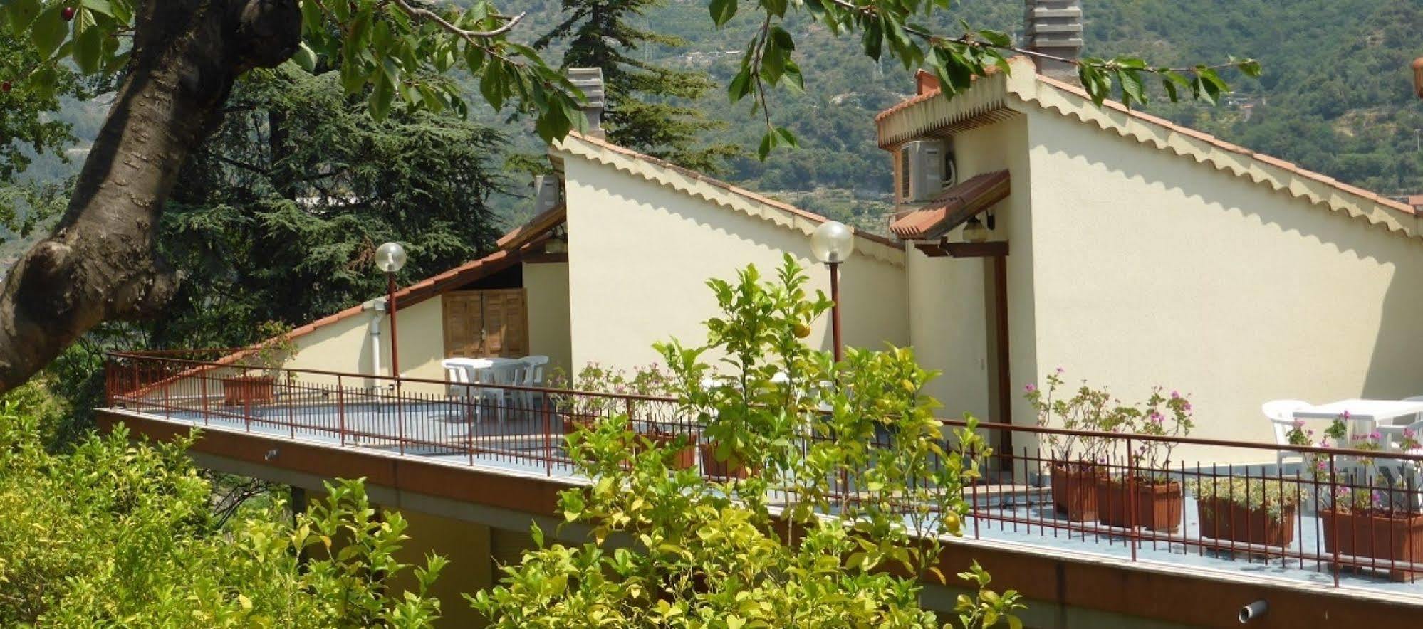 Residence Green Park Ventimiglia Esterno foto