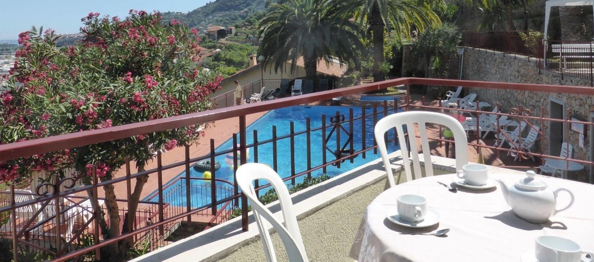 Residence Green Park Ventimiglia Esterno foto