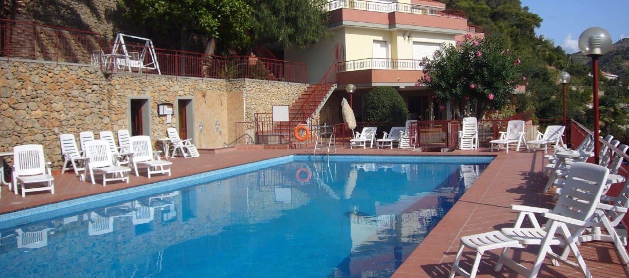Residence Green Park Ventimiglia Esterno foto
