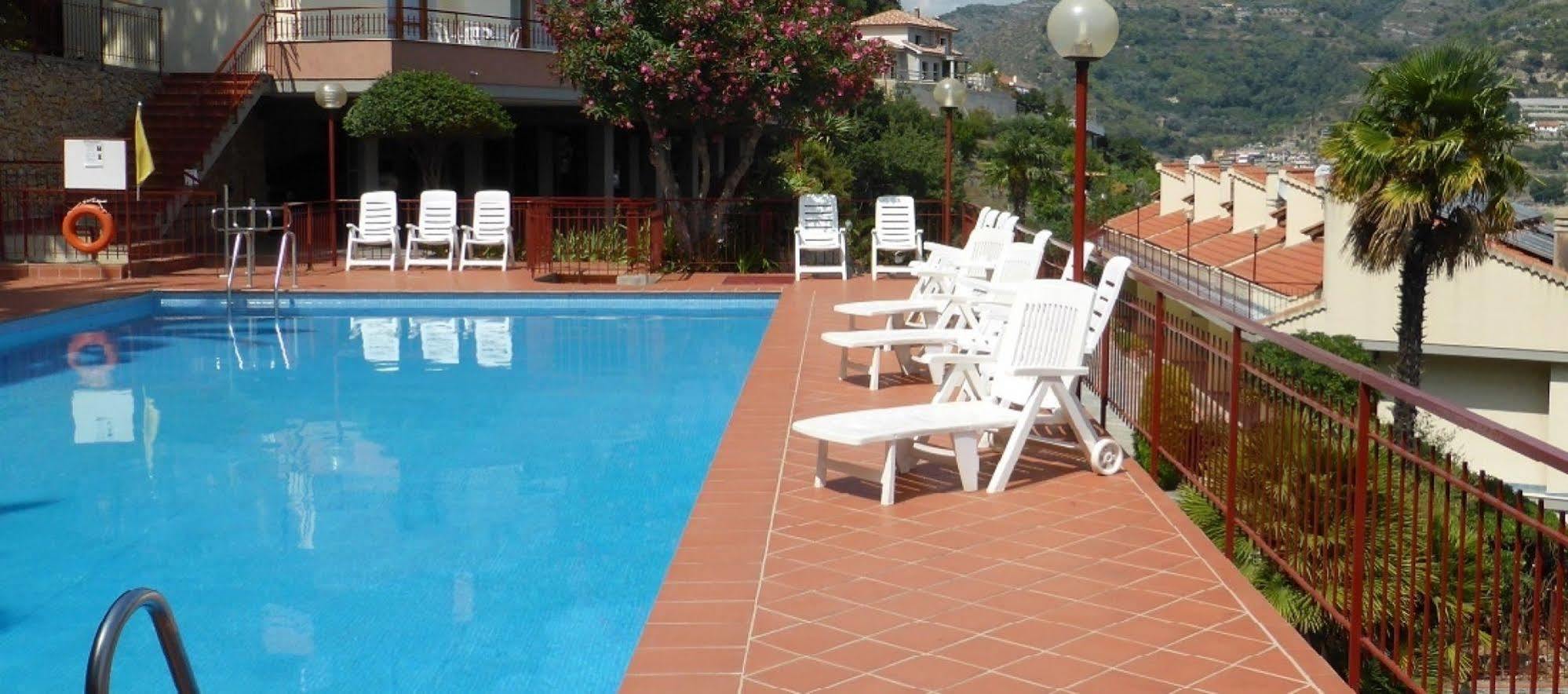 Residence Green Park Ventimiglia Esterno foto
