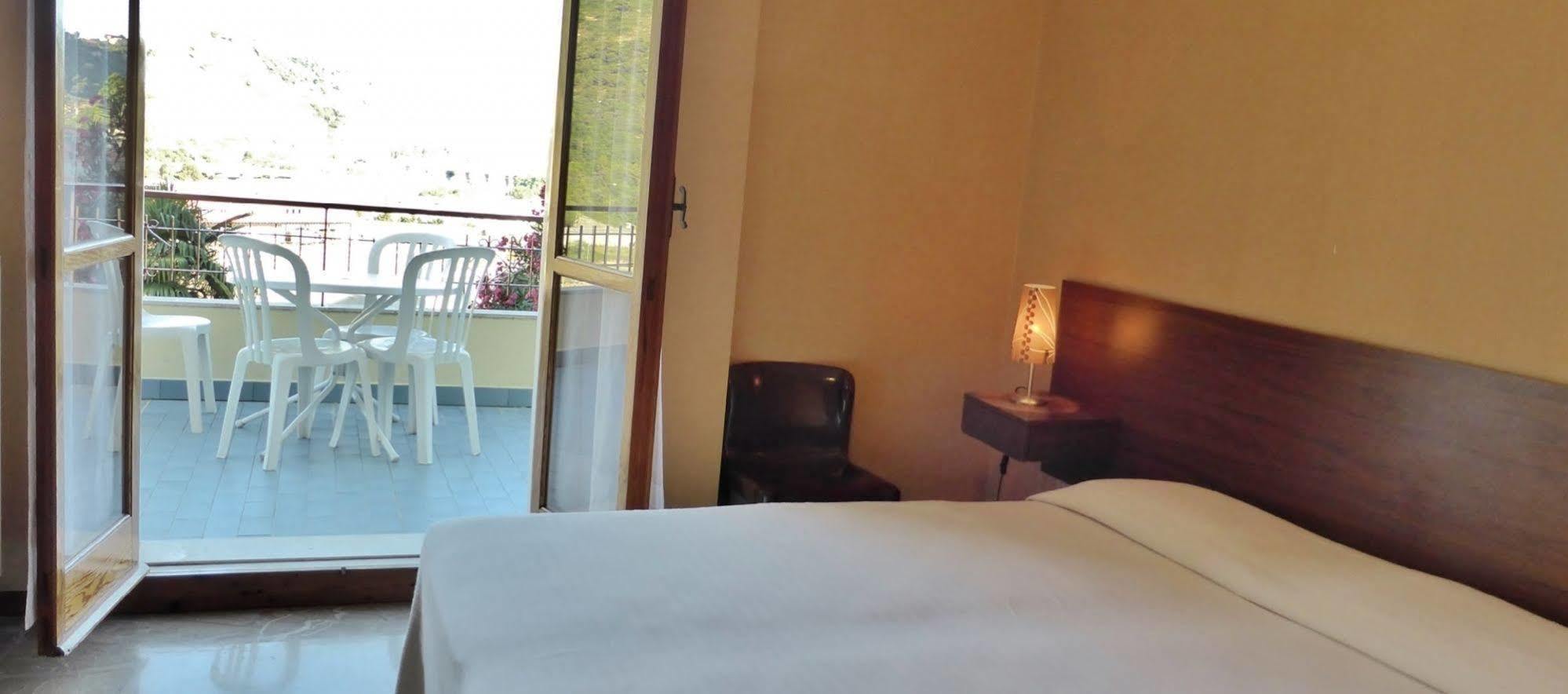 Residence Green Park Ventimiglia Esterno foto