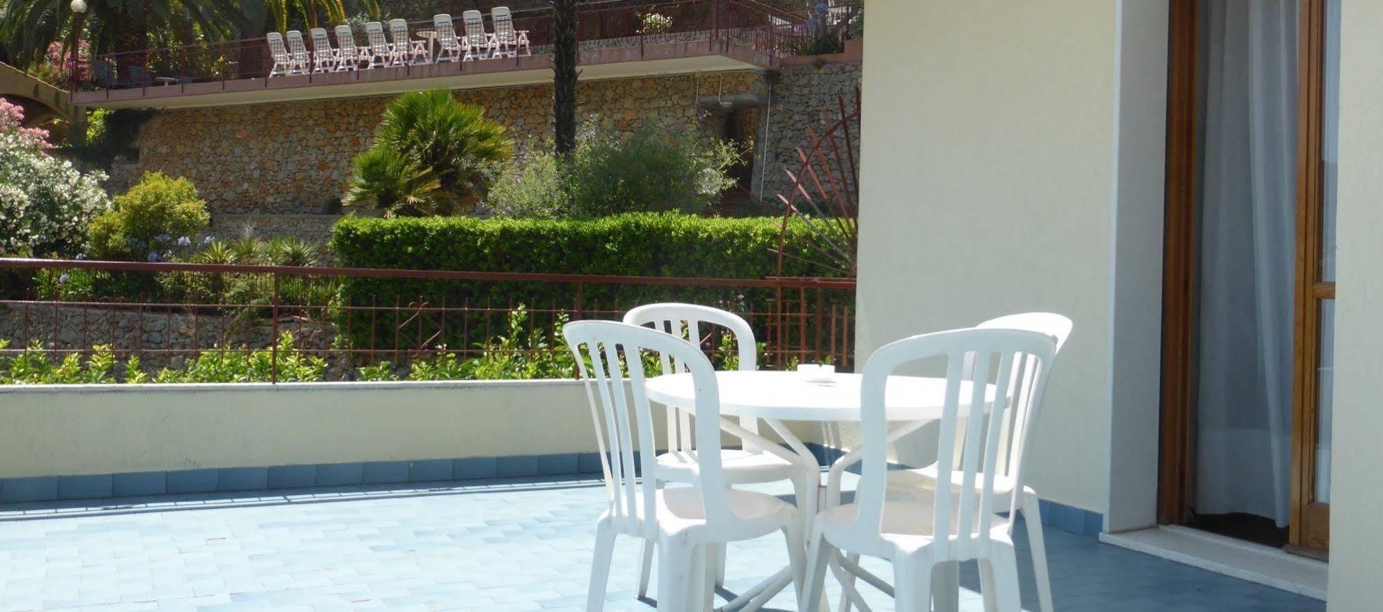 Residence Green Park Ventimiglia Esterno foto