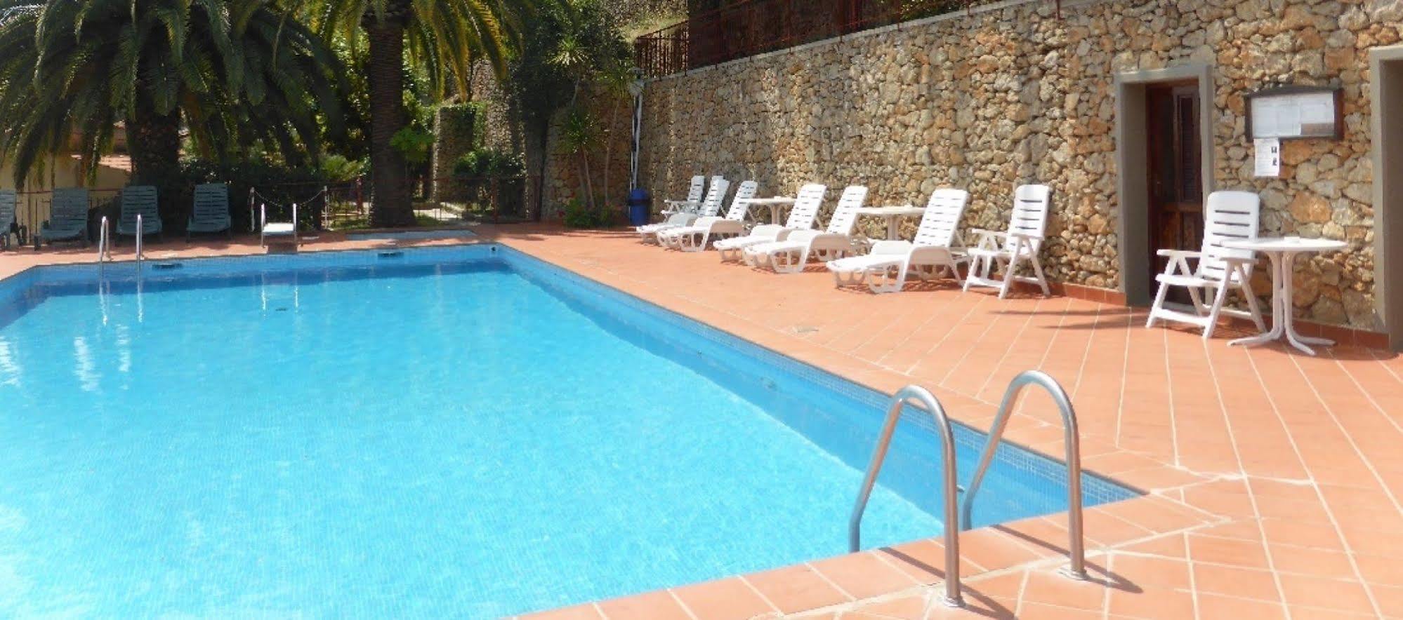Residence Green Park Ventimiglia Esterno foto