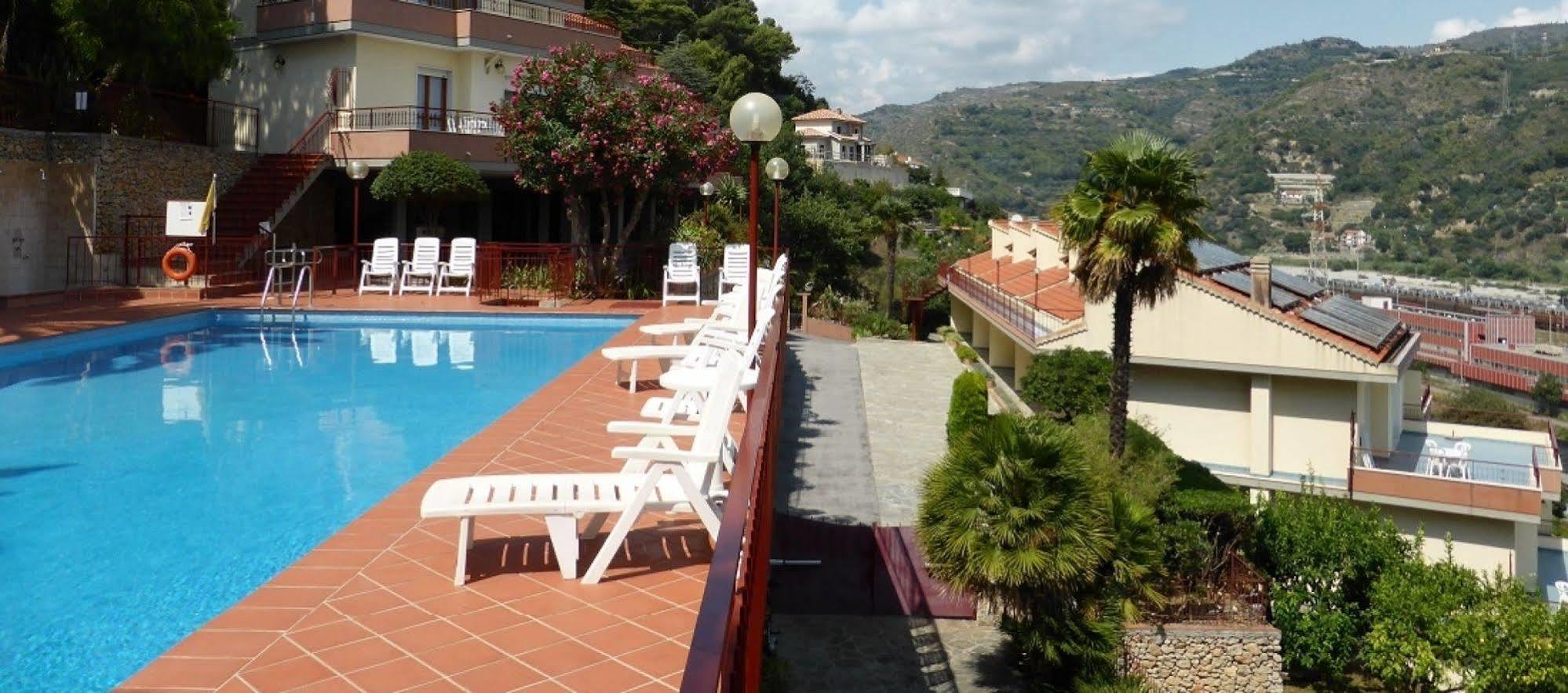 Residence Green Park Ventimiglia Esterno foto
