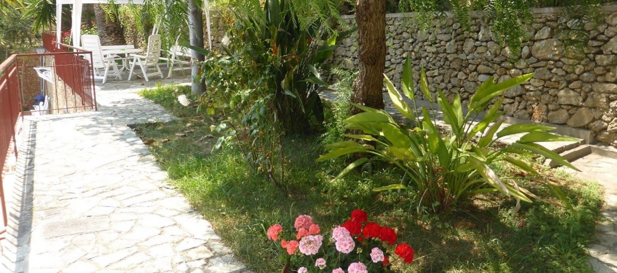 Residence Green Park Ventimiglia Esterno foto