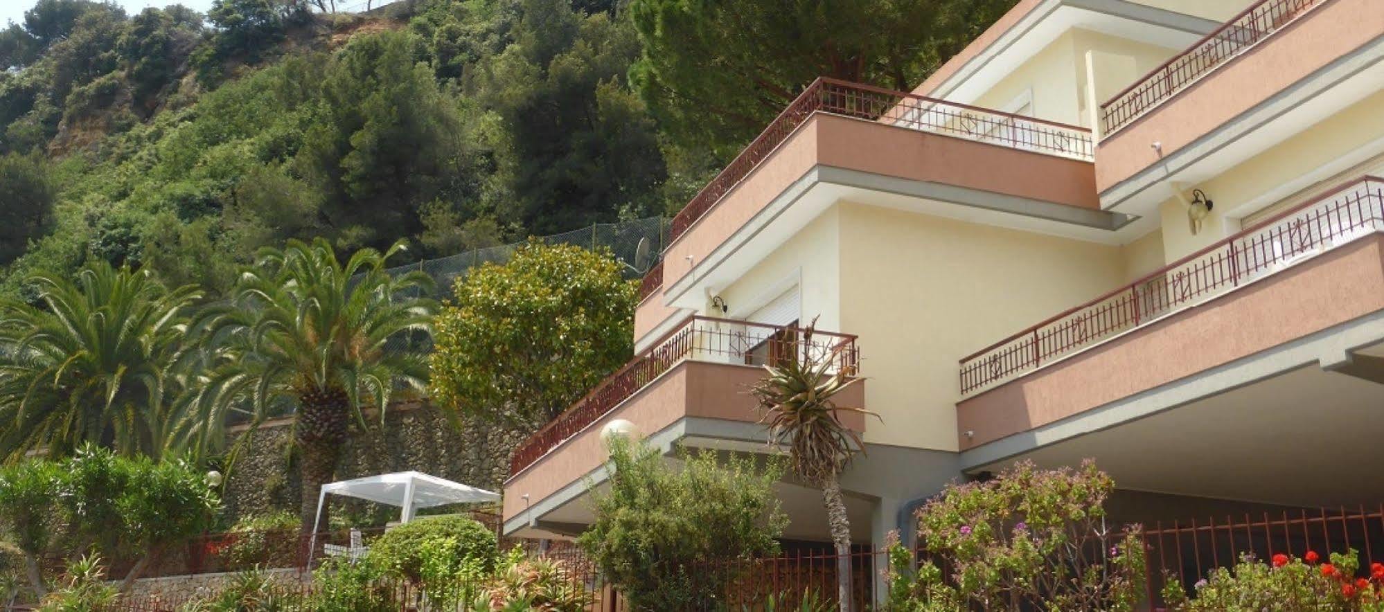 Residence Green Park Ventimiglia Esterno foto
